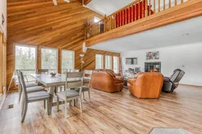 Spacious and bright Mt Hood lodge home with private hot tub - near skibowl - Image 1