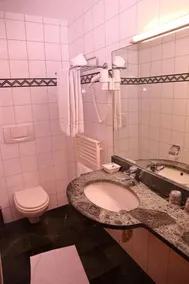 Hôtel-Rôtisserie La Tour Rouge - Image 3