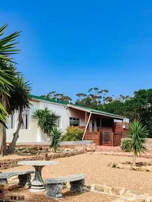 Capelands Wine Farm & Guesthouse - Image 5