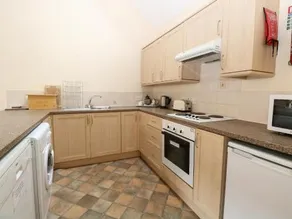 Holly Berry Dereham - Image 5