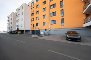 New Spacious Apartment with City View - Image 3
