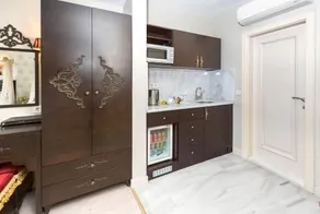 Cosmos Hotel - Image 4