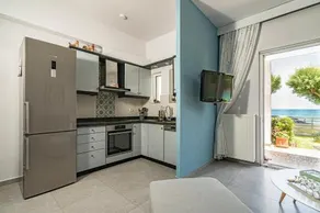 Big Blue Seafront Villa - Image 4