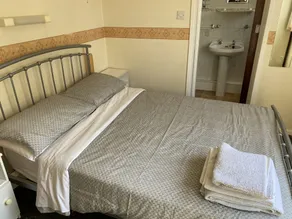 Friends Hotel - Image 2