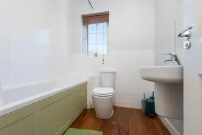 3 Bedroom House Ashford Kent Free Parking Free WiFi Big Monthly Discounts Sleeps 5 Elite Stays UK - Image 5