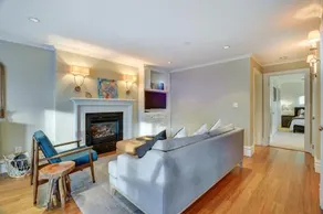 "the Fremont Lookout" W/ Deck & Gourmet Kitchen! 2 Bedroom Apts by Redawning - Image 5