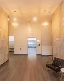 Modern Ground Level 3 bed 2 bath Condo with Free Parking - Image 3