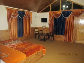 Peak And Snow Cottage - Image 2