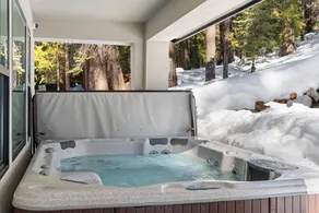 Luxury Retreat Home w Hot Tub - Image 4