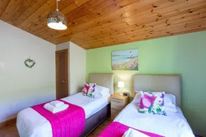 Woodpecker Lodge With Hot Tub Near Cupar, Fife - Image 4