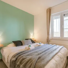 Bright Apartment With Large and Sunny Garden - Image 5