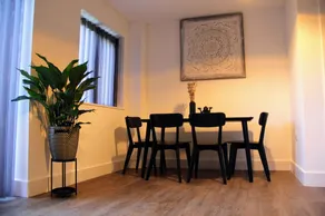 3 Double Bed Luxurious House Near Heathrow Airport - Image 3