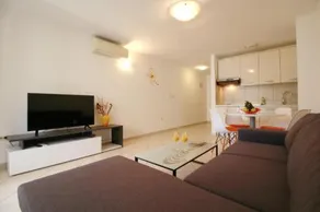 Villa Pino with Pool, Sauna & Jacuzzi - Image 2