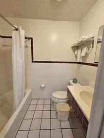 Merrimac Inn & Suites - Image 3