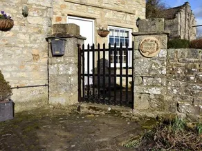 A D Coach House Cottage - Image 5