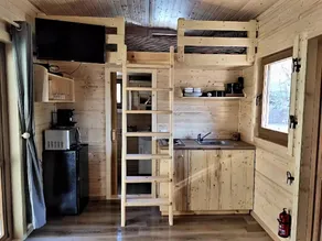 Spacious Holiday Home With 4 Tiny Houses - Image 3