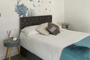 Modern Apartment All Amenities Greater London - Image 4