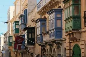 Eclectic Apartment With Incredible Harbour Views - Image 2