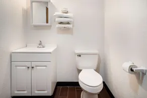 Rodeway Inn - Image 2