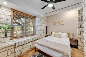 Luxury Lakefront Escape on Lake Travis - Image 2
