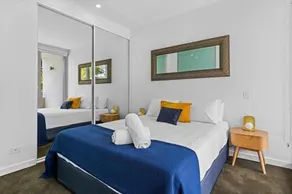 Apartment on Honeysuckle - Image 2