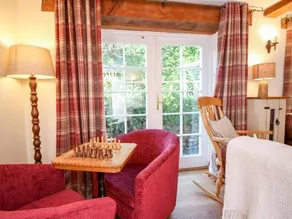 CHURCH THATCH, pet friendly, with open fire in Abbotskerswell - Image 3