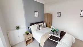 Queen House - Image 2
