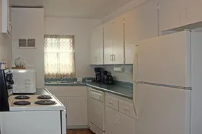 Topmast Motel - Image 4