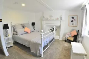 Ornee Cottage Bed & Breakfast - Image 4