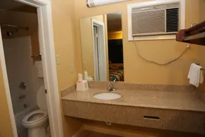 Kingsway Inn - Image 4