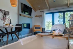 Cocavin Carriage House by Avantstay Gated Vineyard Ranch + Fire Pit + BBQ Paso Robles - Image 2