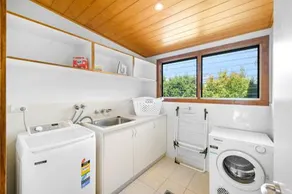 18 Northbeach Place Mudjimba Beach - Pet Friendly Linen Included Wifi - Image 2
