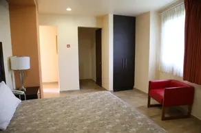 Hotel Plaza Bernal - Image 4