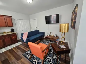 Luxurious 1 Bed 1 Bath Stay at the Historic Inman - Image 5