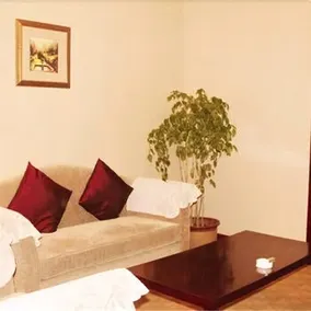 Crowngarden Hotel - Image 2
