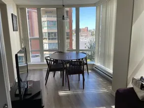 1BD+Den condo, with free parking in Downtown! - Image 4