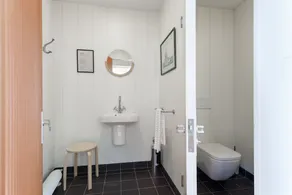 The Houseboat - Image 3
