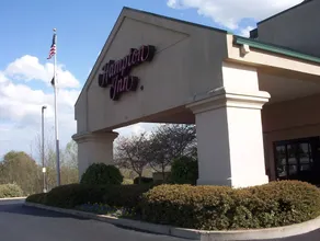Hampton Inn Dyersburg - Image 4