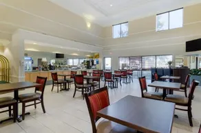 Comfort Suites La Porte - Image 2