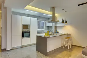 Stunning 3BR Apartment with Marina Views - Image 2