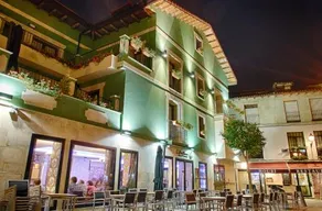 Le Petit Leon Hotel - Image 3
