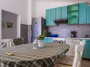 New Spacious Apartment Direct on the Beach - Image 3