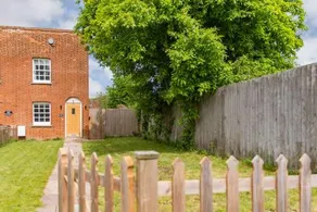 Vine Cottage by Bloom Stays - Image 4