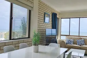 Ocean view beachside 3 bedroom 2 bathroom unit - Image 4