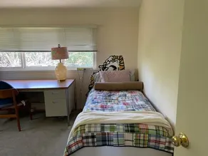Gorgeous Queen Bedroom in Lg Saratoga House - Cars Available - Image 2