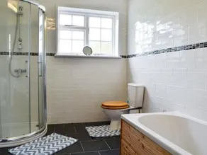 Grange Farm House Newport - Image 5