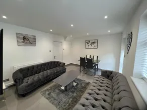 Modern Executive 2-bed Apartment in London - Image 3