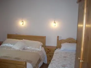 Golden Rose House - Image 3