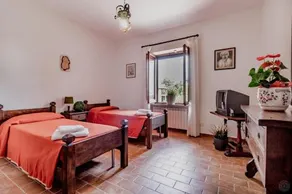 Beautiful 2-storey villa in Todi (room for 18) - Image 2