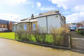 Beautiful 2-bed Sea Front House in Seaham - Image 4